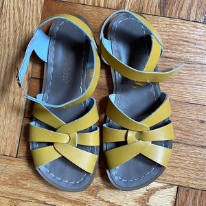Saltwater Mustard Yellow womens’ sandals size 6